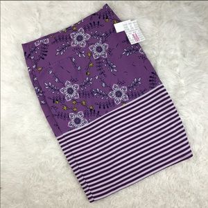 NWT Cassie flower/stripped skirt - size medium